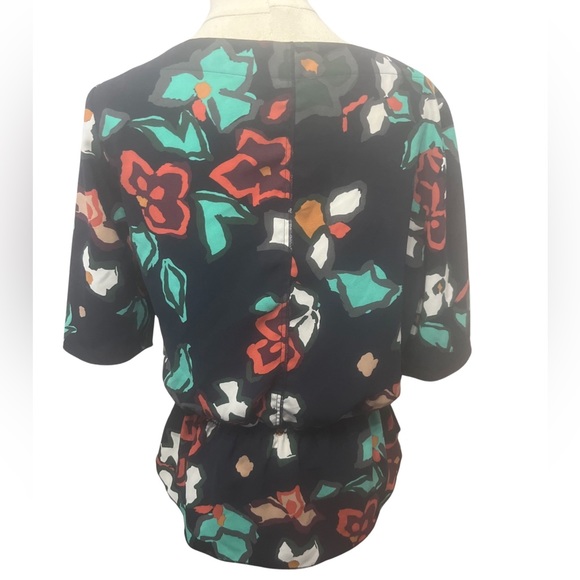 WILFRED Aritzia Peplum Short Sleeve Floral Blouse - Picture 2 of 2